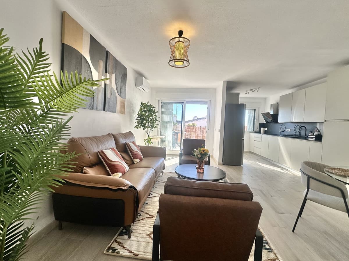 Middle Floor Apartment in Calahonda — photo 9 of 10