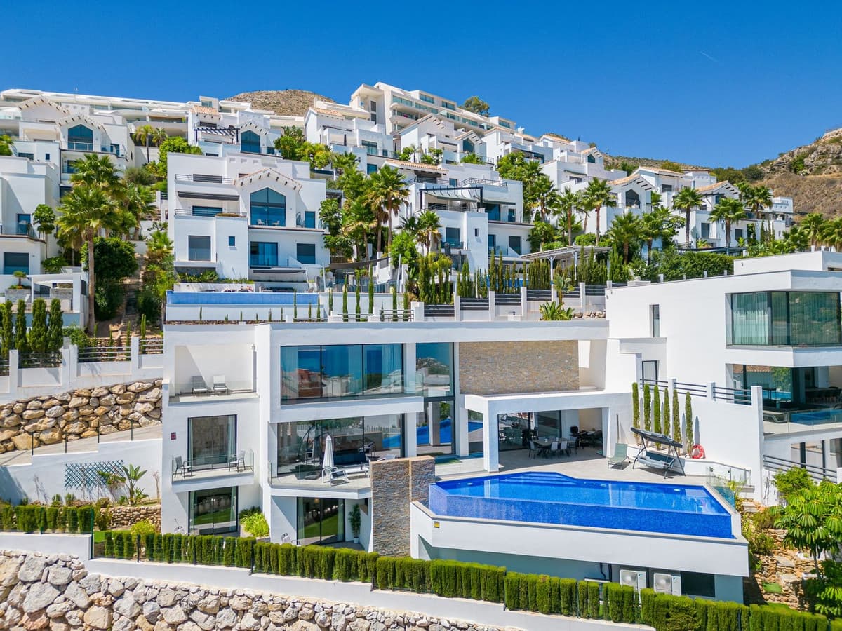 Detached Villa in Benalmadena Costa — photo 2 of 10