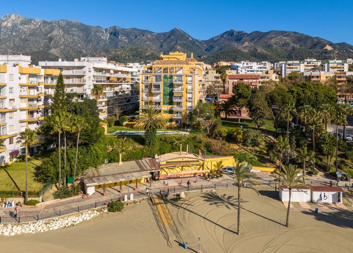 Middle Floor Apartment in Marbella — photo 2 of 10