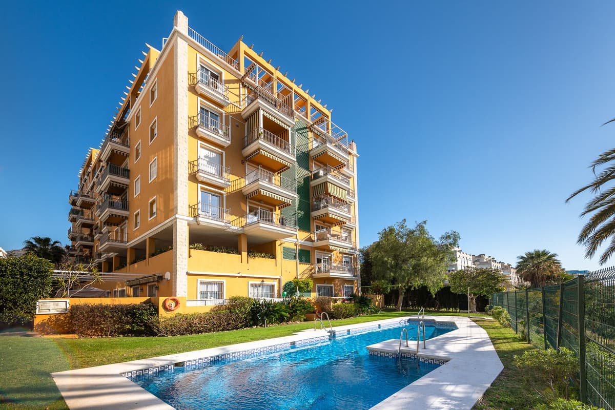 Middle Floor Apartment in Marbella — photo 4 of 10