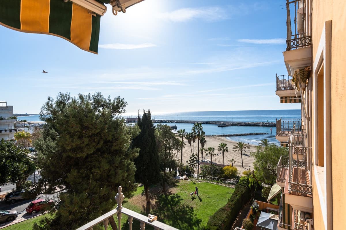 Middle Floor Apartment in Marbella — photo 7 of 10