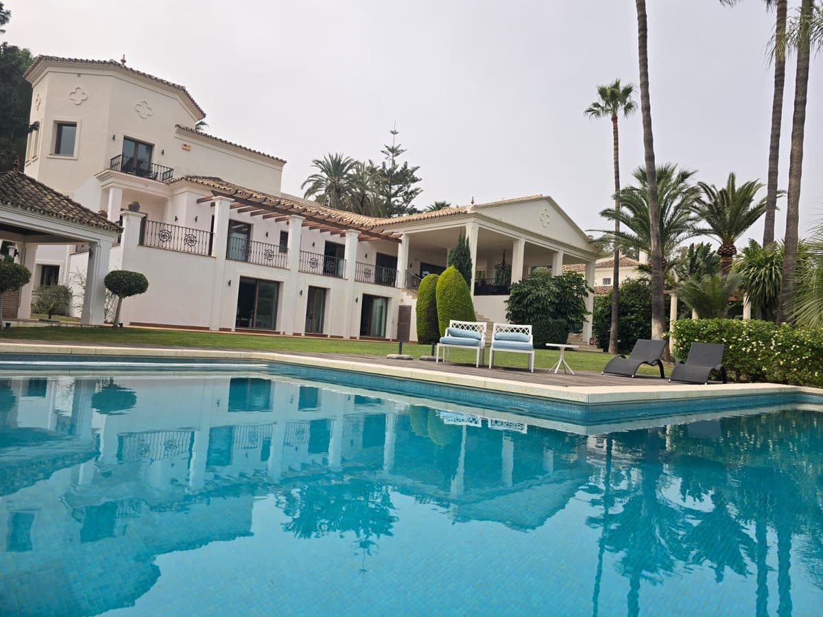 Detached Villa in Marbella — photo 1 of 10