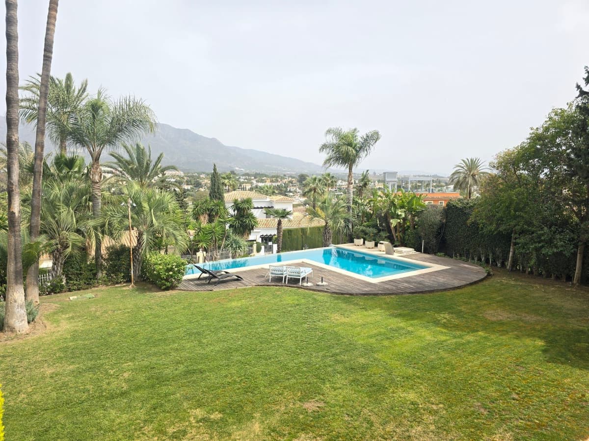 Detached Villa in Marbella — photo 2 of 10