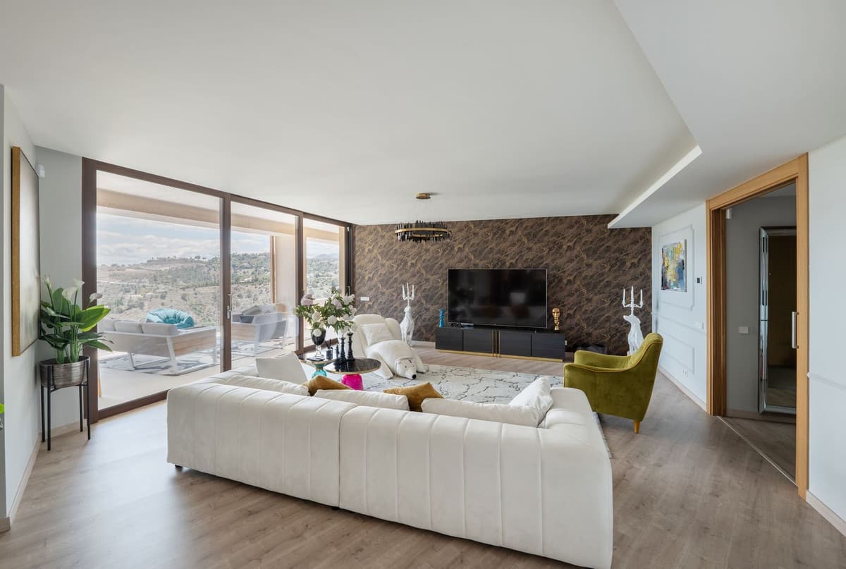 Top Floor Apartment in La Quinta — photo 2 of 10