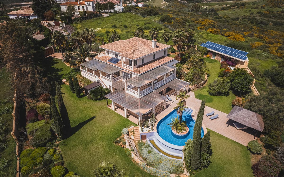 Detached Villa in Estepona — photo 2 of 10