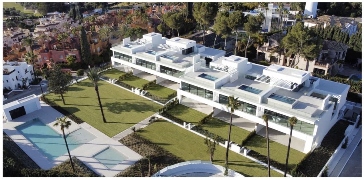 Semi-Detached House in Nueva Andalucía — photo 1 of 10
