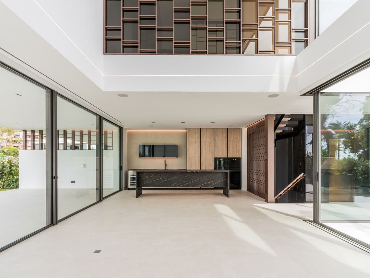 Semi-Detached House in Nueva Andalucía — photo 3 of 10
