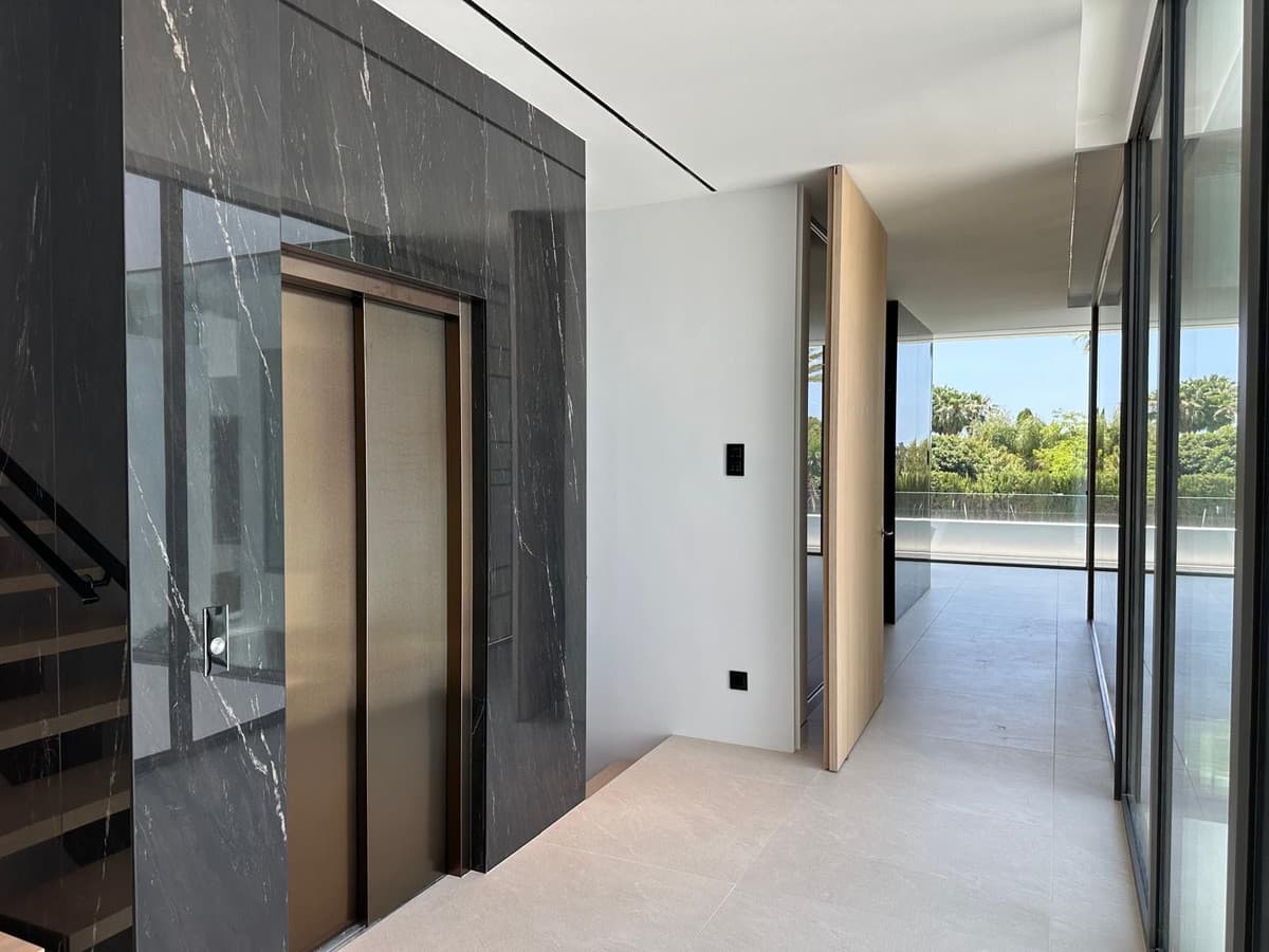 Semi-Detached House in Nueva Andalucía — photo 8 of 10