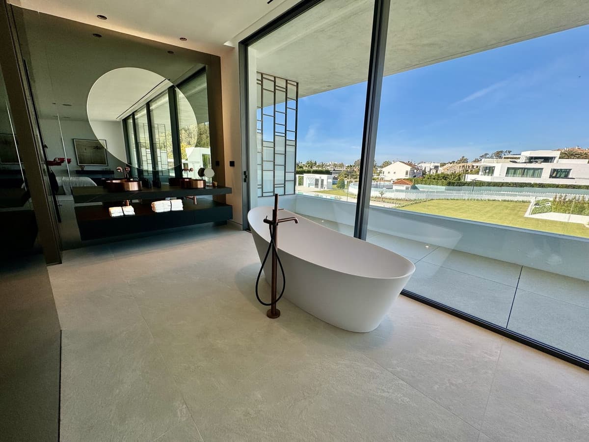 Semi-Detached House in Nueva Andalucía — photo 9 of 10