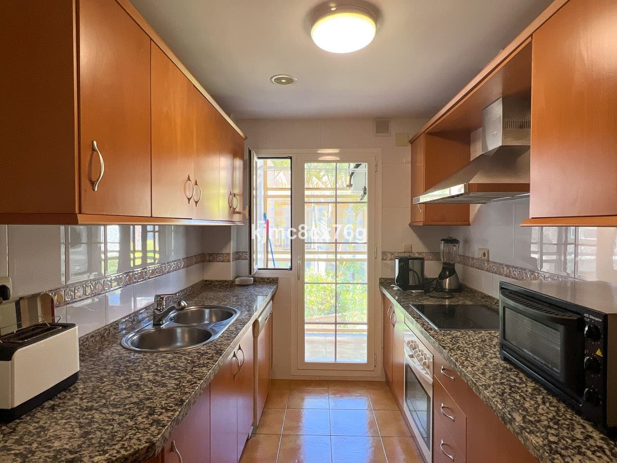 Middle Floor Apartment in Marbella — photo 5 of 10