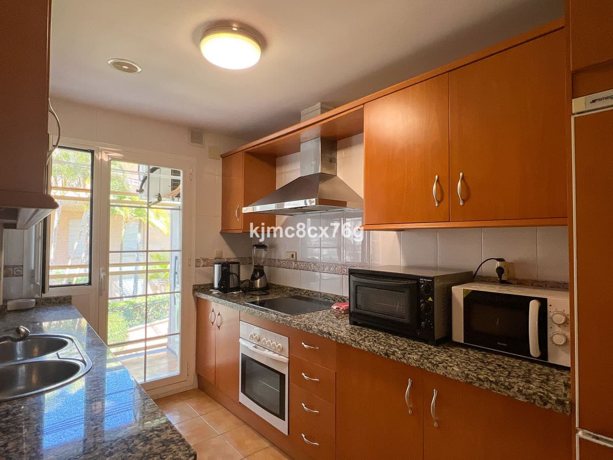 Middle Floor Apartment in Marbella — photo 6 of 10