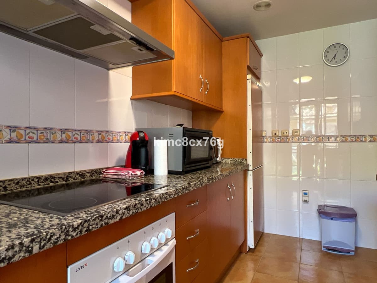 Middle Floor Apartment in Marbella — photo 7 of 10