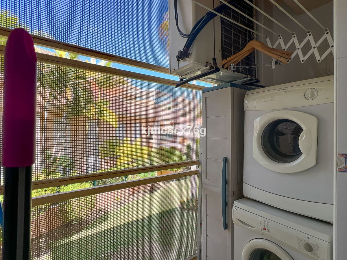 Middle Floor Apartment in Marbella — photo 8 of 10