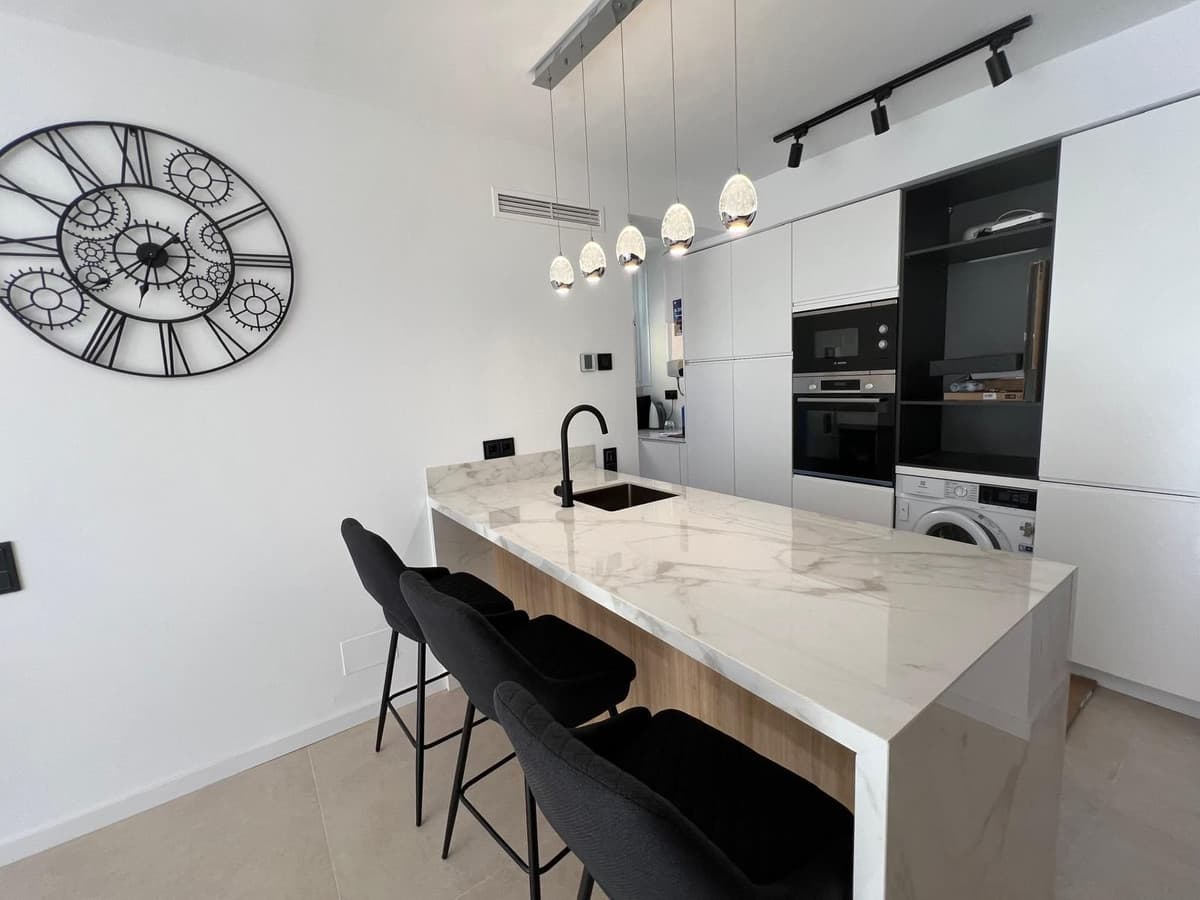 Middle Floor Apartment in Marbella — photo 5 of 10