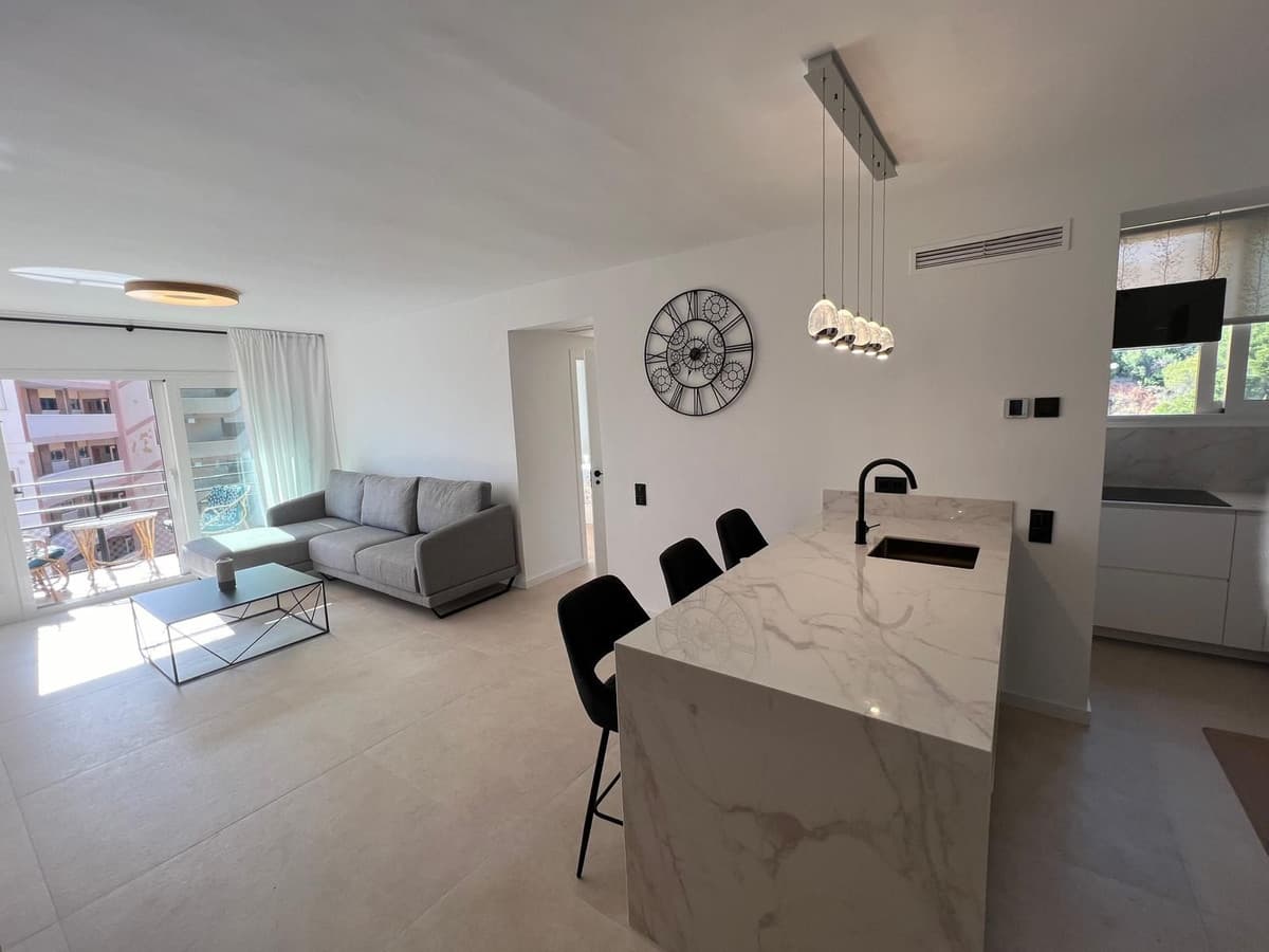 Middle Floor Apartment in Marbella — photo 6 of 10