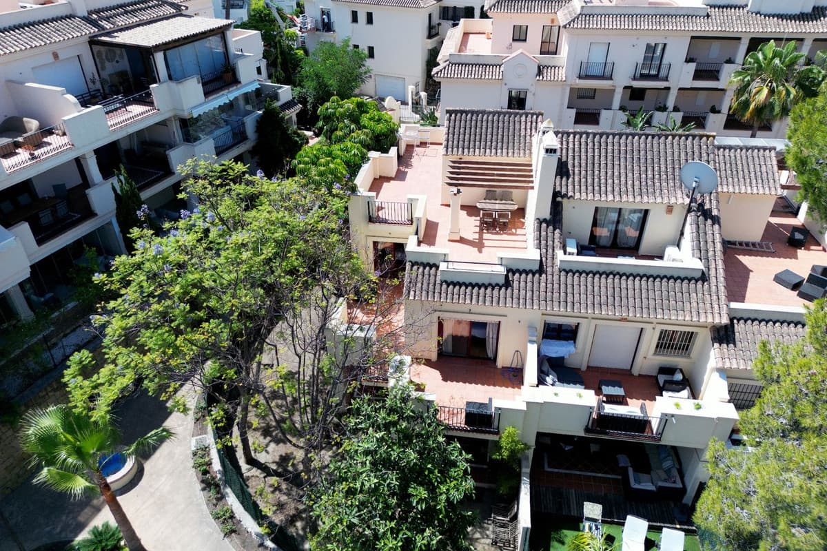 Townhouse in Nueva Andalucía — photo 1 of 10