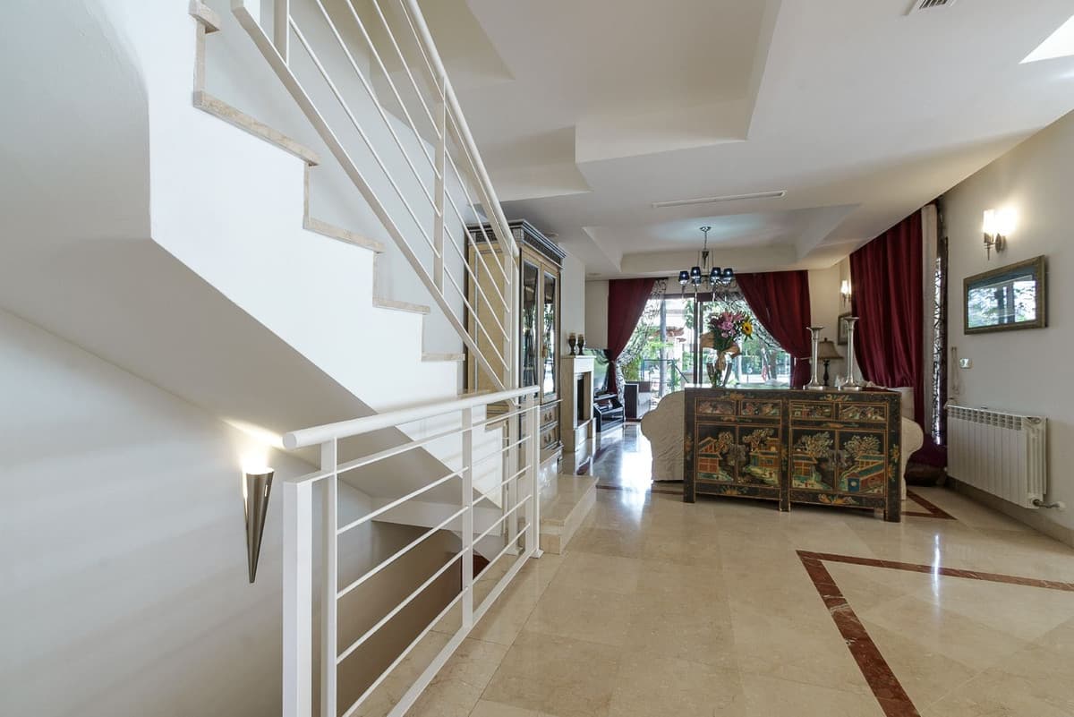 Townhouse in Nueva Andalucía — photo 6 of 10