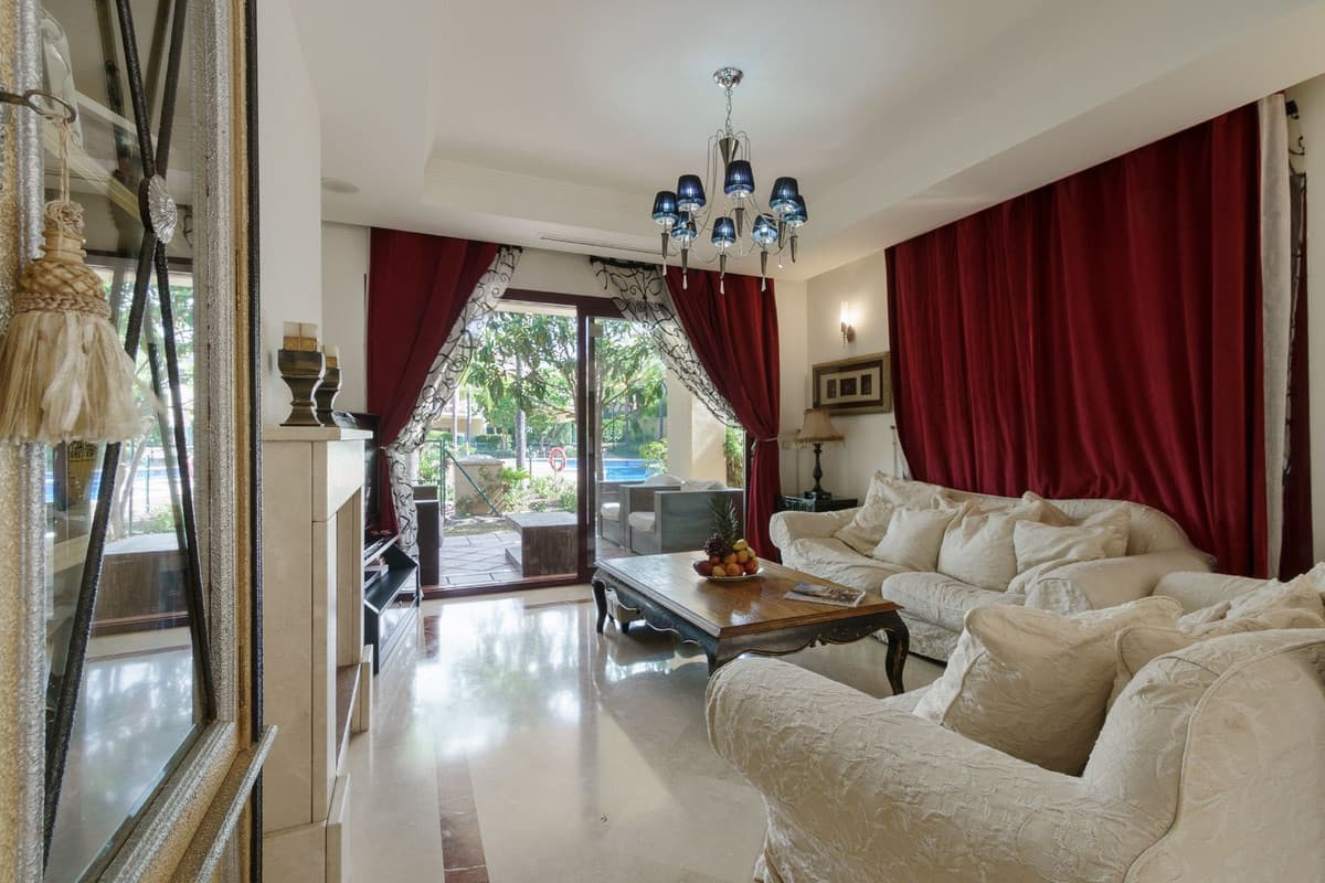 Townhouse in Nueva Andalucía — photo 7 of 10