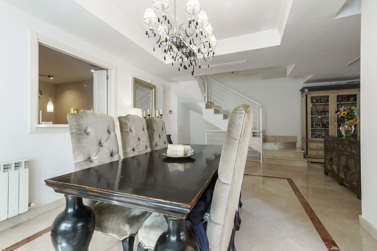 Townhouse in Nueva Andalucía — photo 9 of 10
