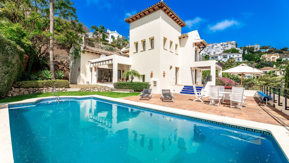 Detached Villa in Los Arqueros — photo 2 of 10