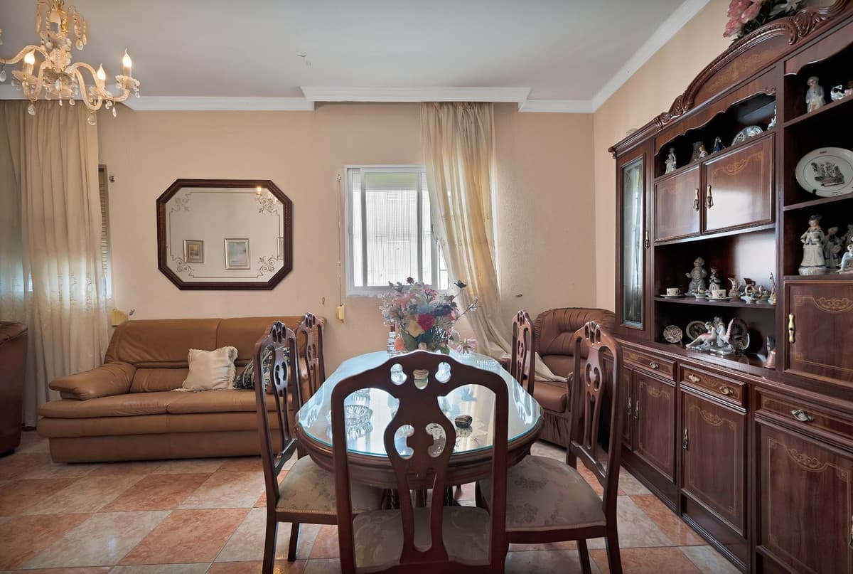 Detached Villa in La Línea — photo 4 of 10