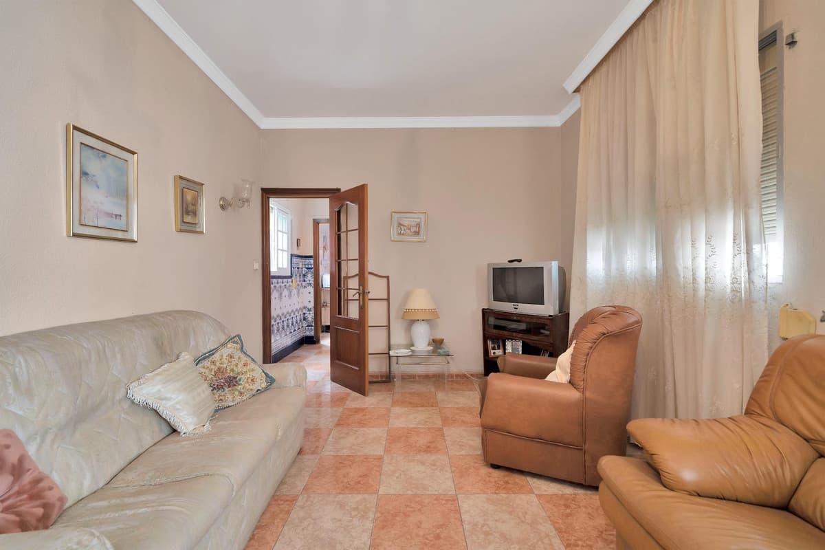 Detached Villa in La Línea — photo 5 of 10