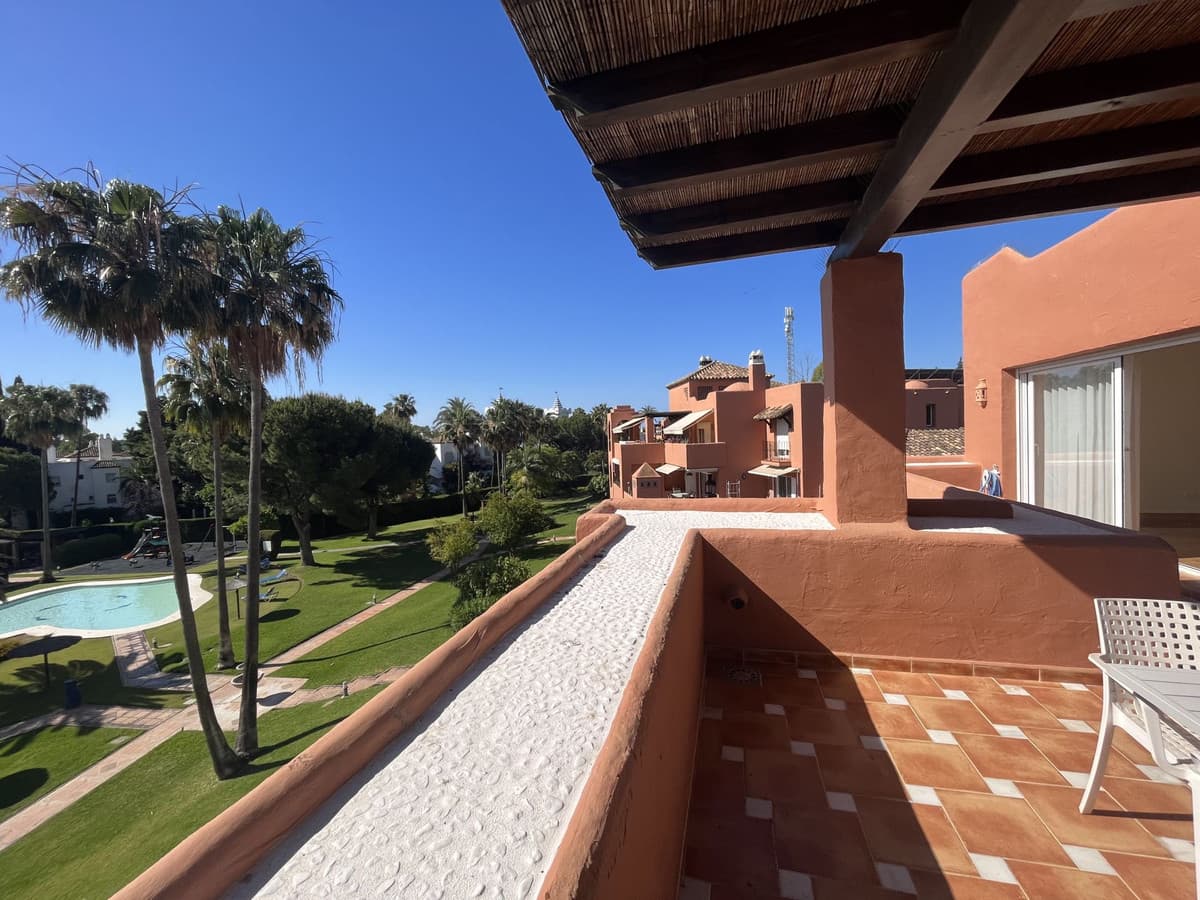 Middle Floor Apartment in Estepona — photo 1 of 9