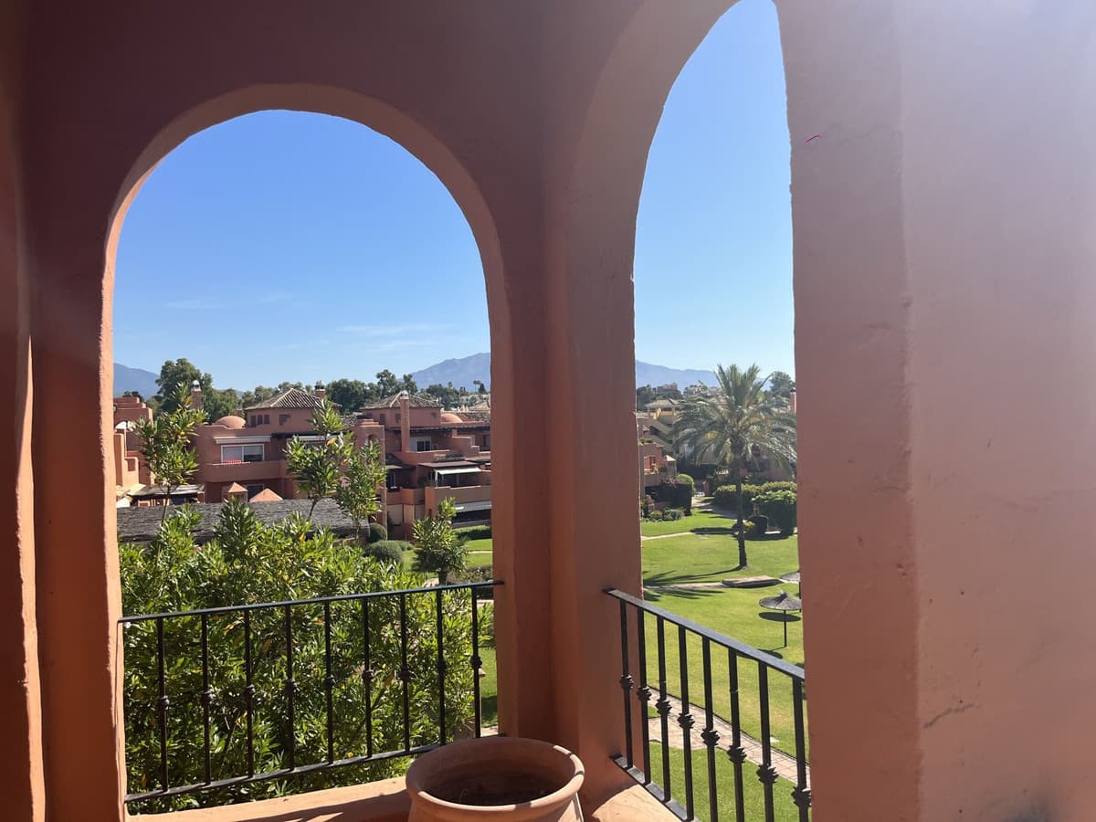 Middle Floor Apartment in Estepona — photo 2 of 9