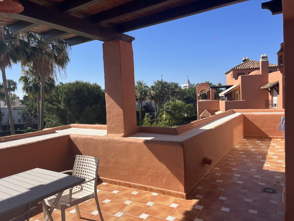 Middle Floor Apartment in Estepona — photo 3 of 9