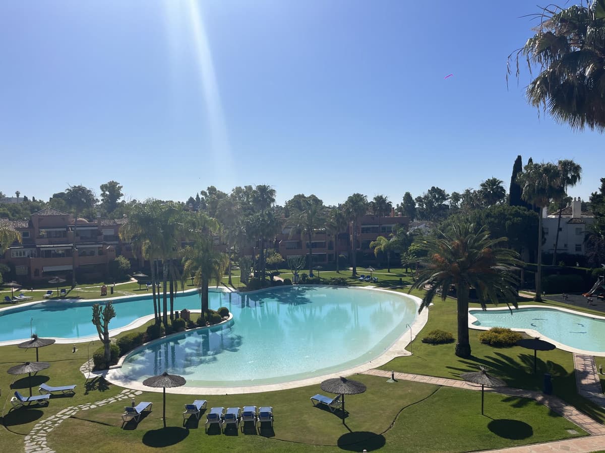 Middle Floor Apartment in Estepona — photo 4 of 9