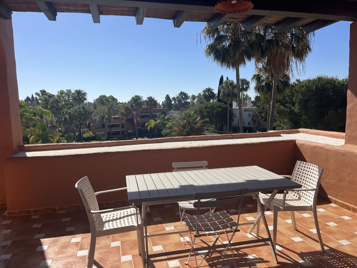 Middle Floor Apartment in Estepona — photo 5 of 9