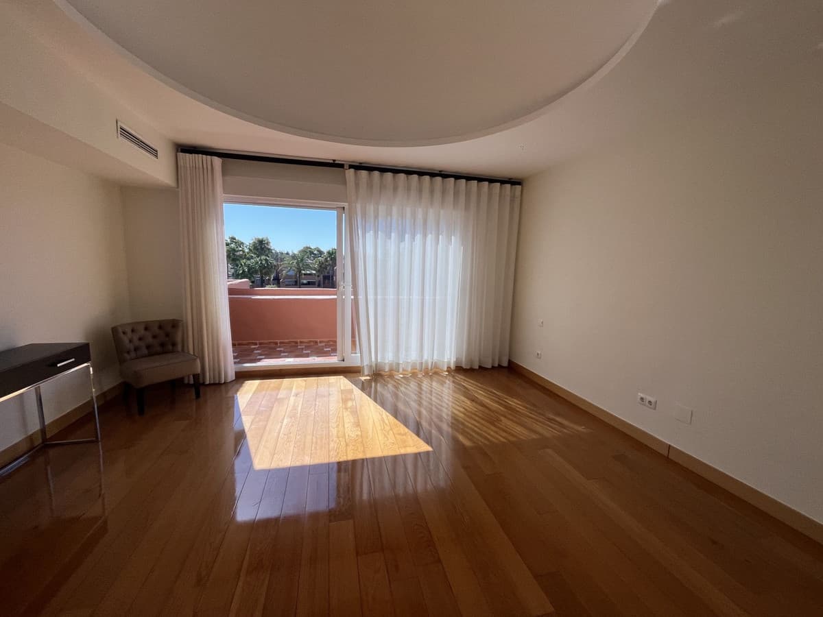 Middle Floor Apartment in Estepona — photo 9 of 9