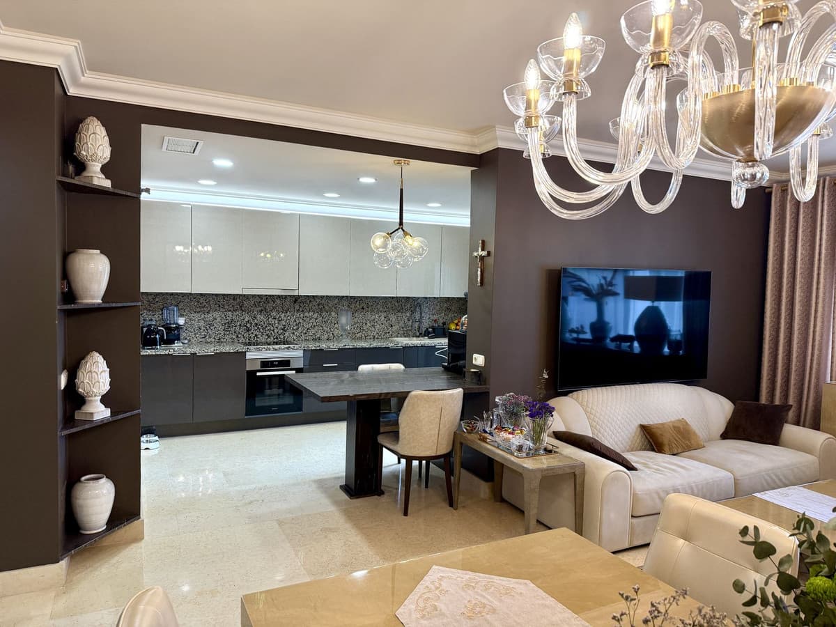 Ground Floor Apartment in Benahavís — photo 9 of 10