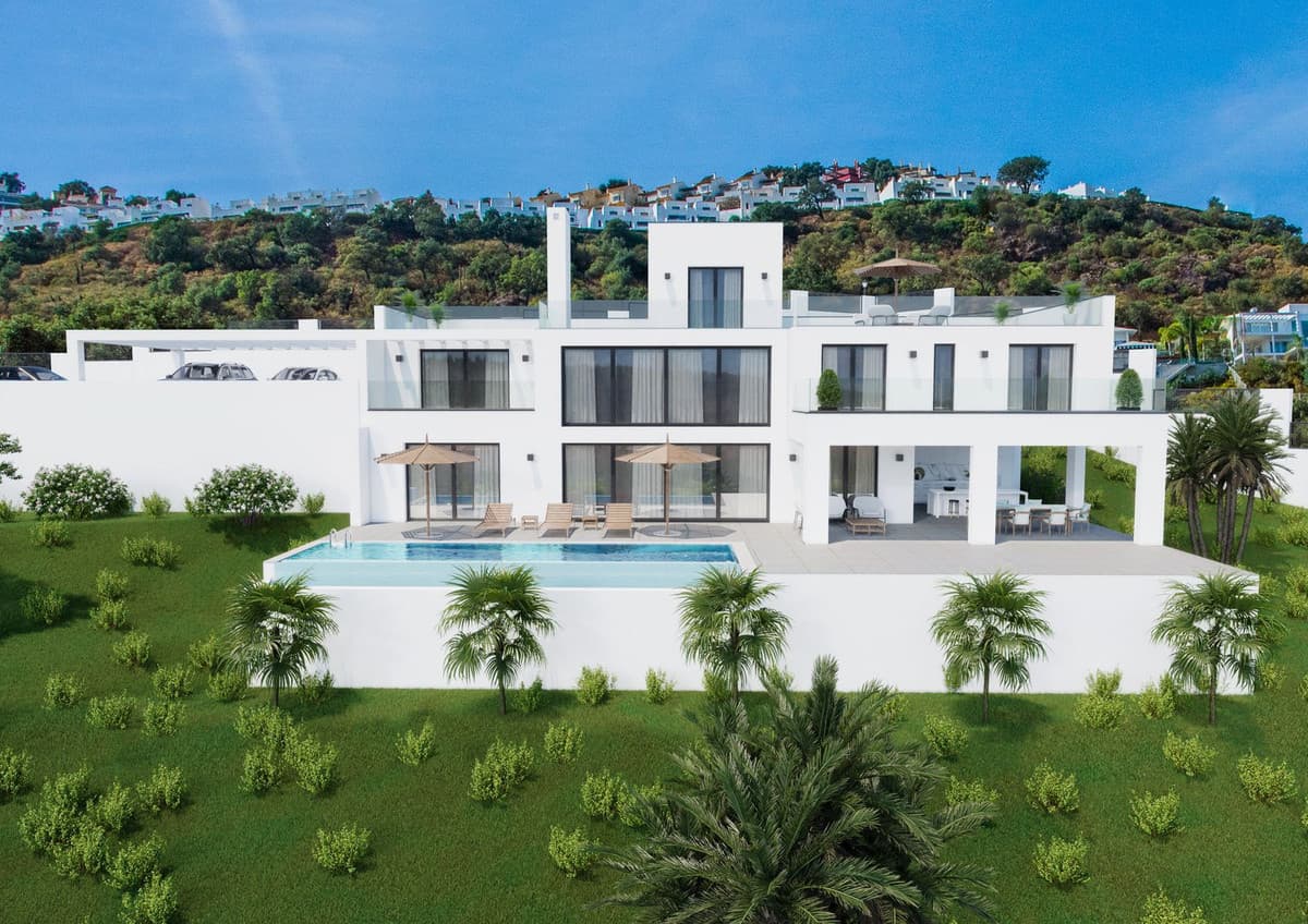 Detached Villa in La Mairena — photo 1 of 8