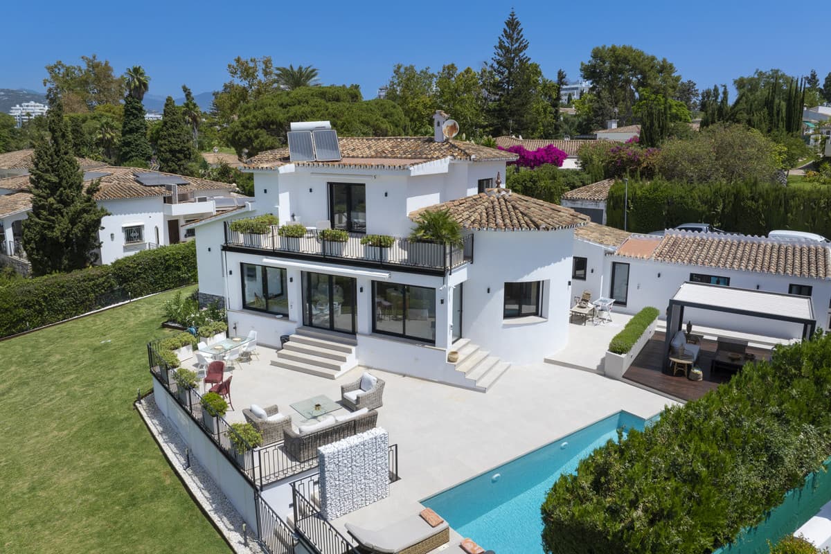 Detached Villa in Guadalmina Alta — photo 1 of 10