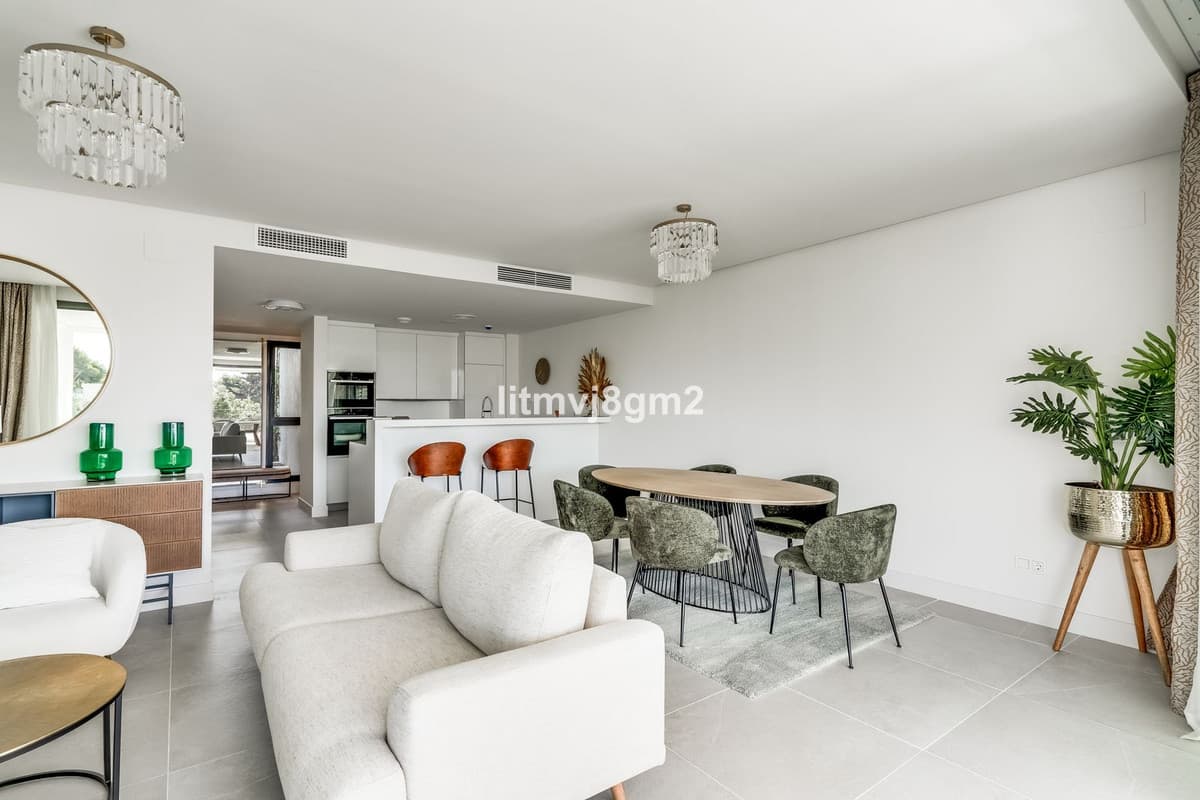 Middle Floor Apartment in Cabopino — photo 2 of 10