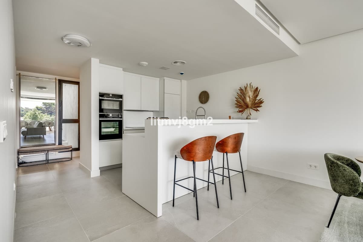 Middle Floor Apartment in Cabopino — photo 4 of 10