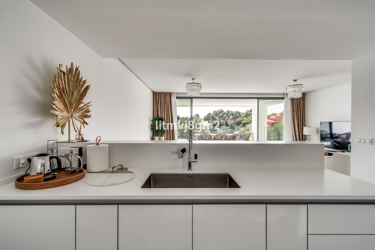 Middle Floor Apartment in Cabopino — photo 8 of 10