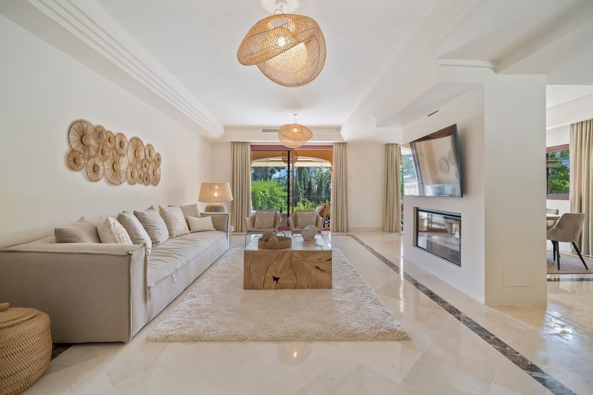 Semi-Detached House in Puerto Banús — photo 2 of 10
