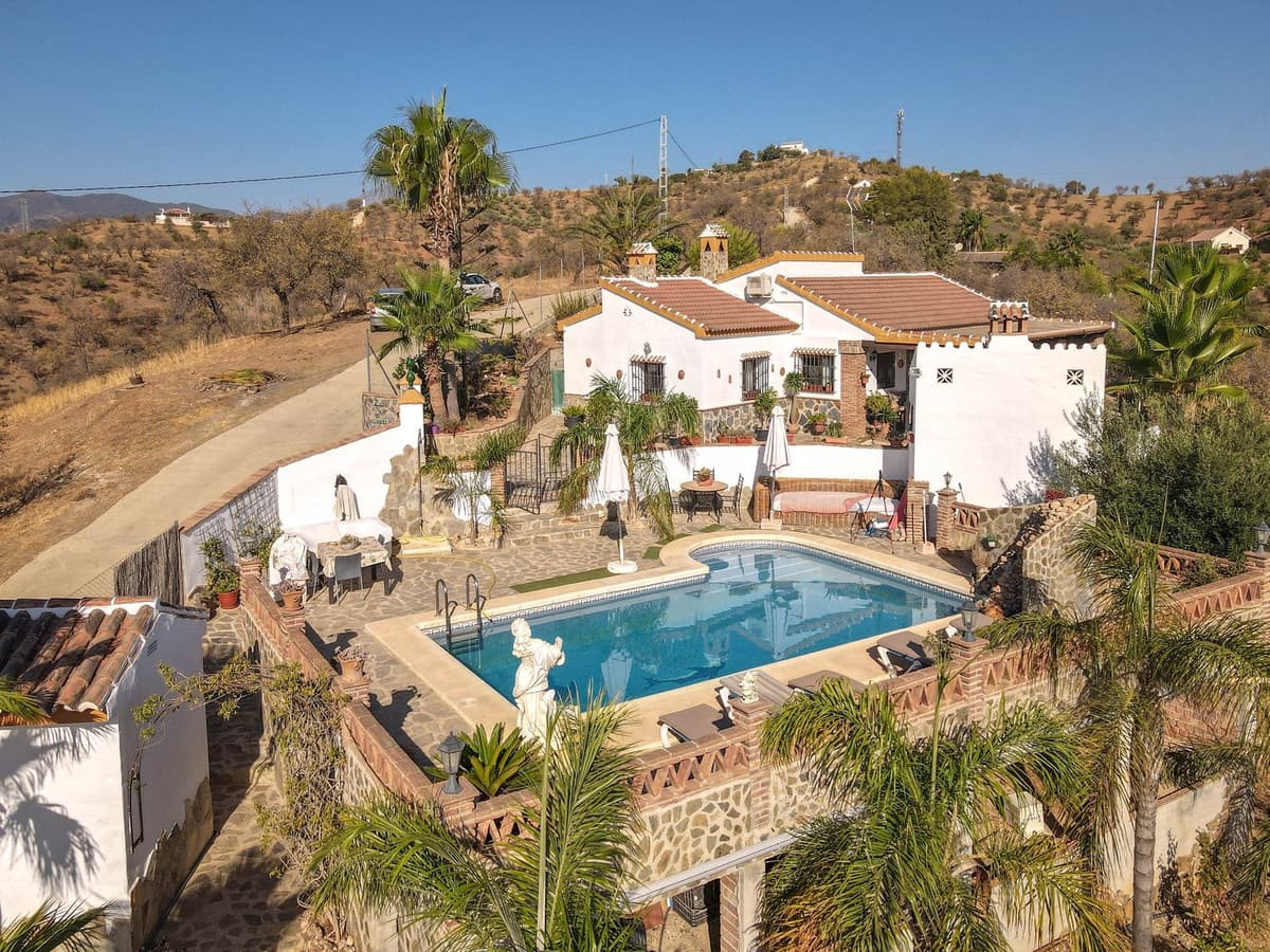 Detached Villa in Guaro — photo 1 of 10