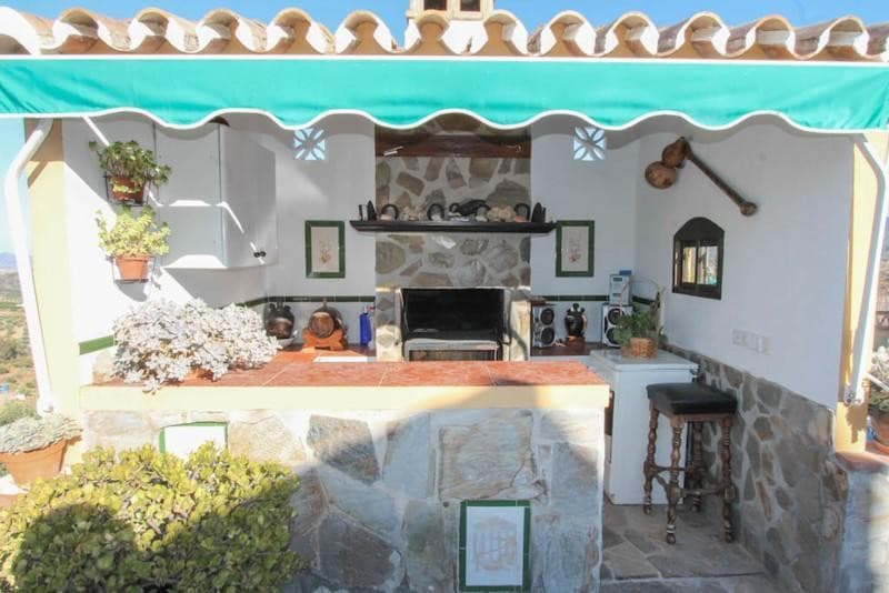 Detached Villa in Guaro — photo 4 of 10