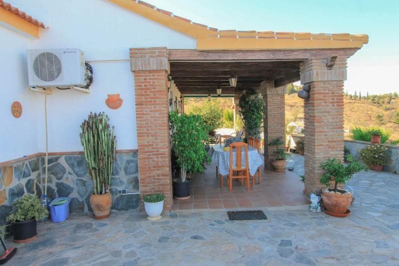 Detached Villa in Guaro — photo 10 of 10