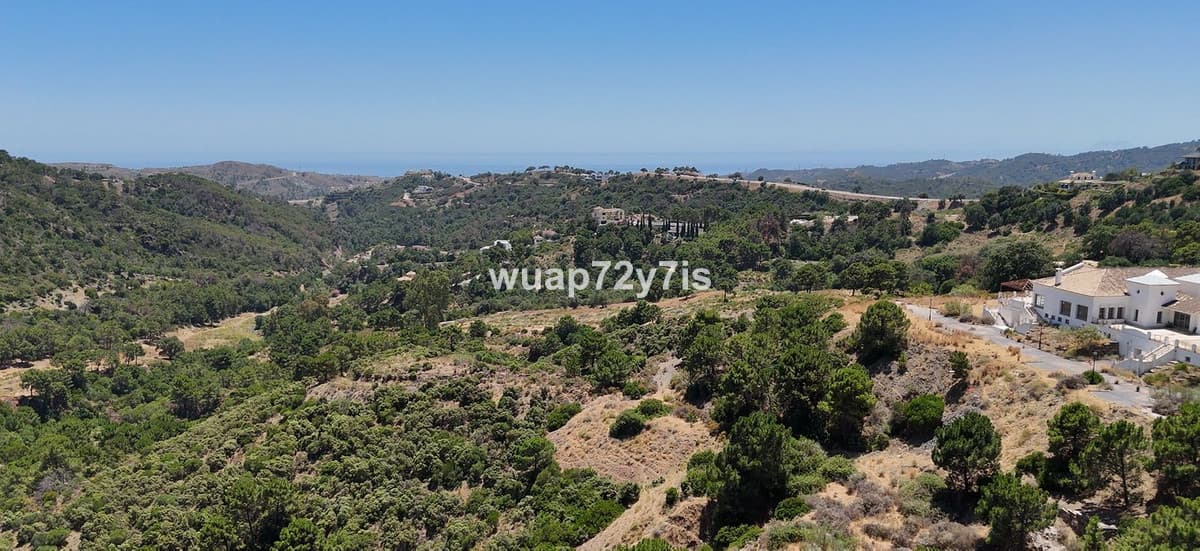 Residential Plot in Benahavís — photo 1 of 3