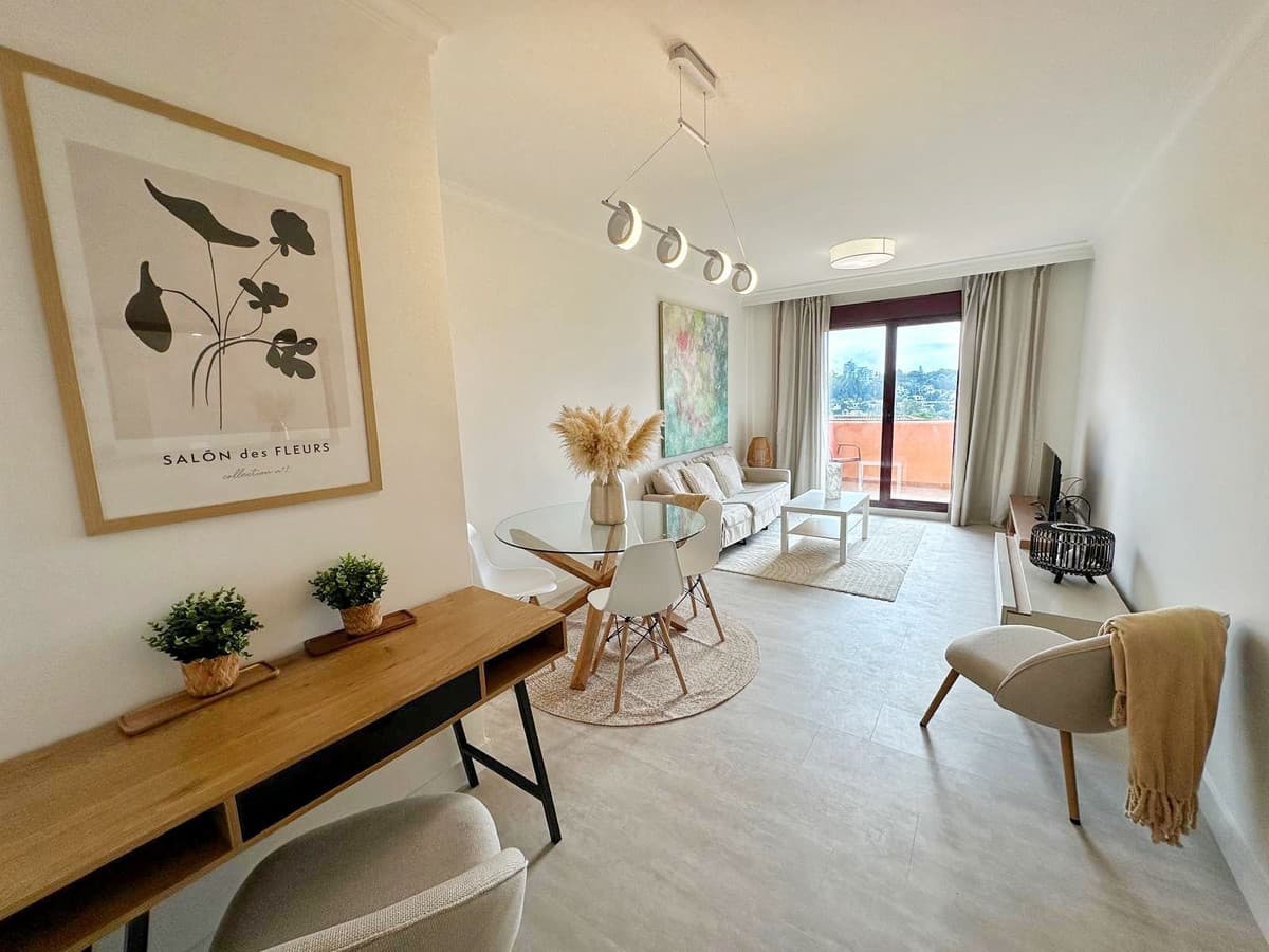 Middle Floor Apartment in El Paraiso — photo 3 of 10