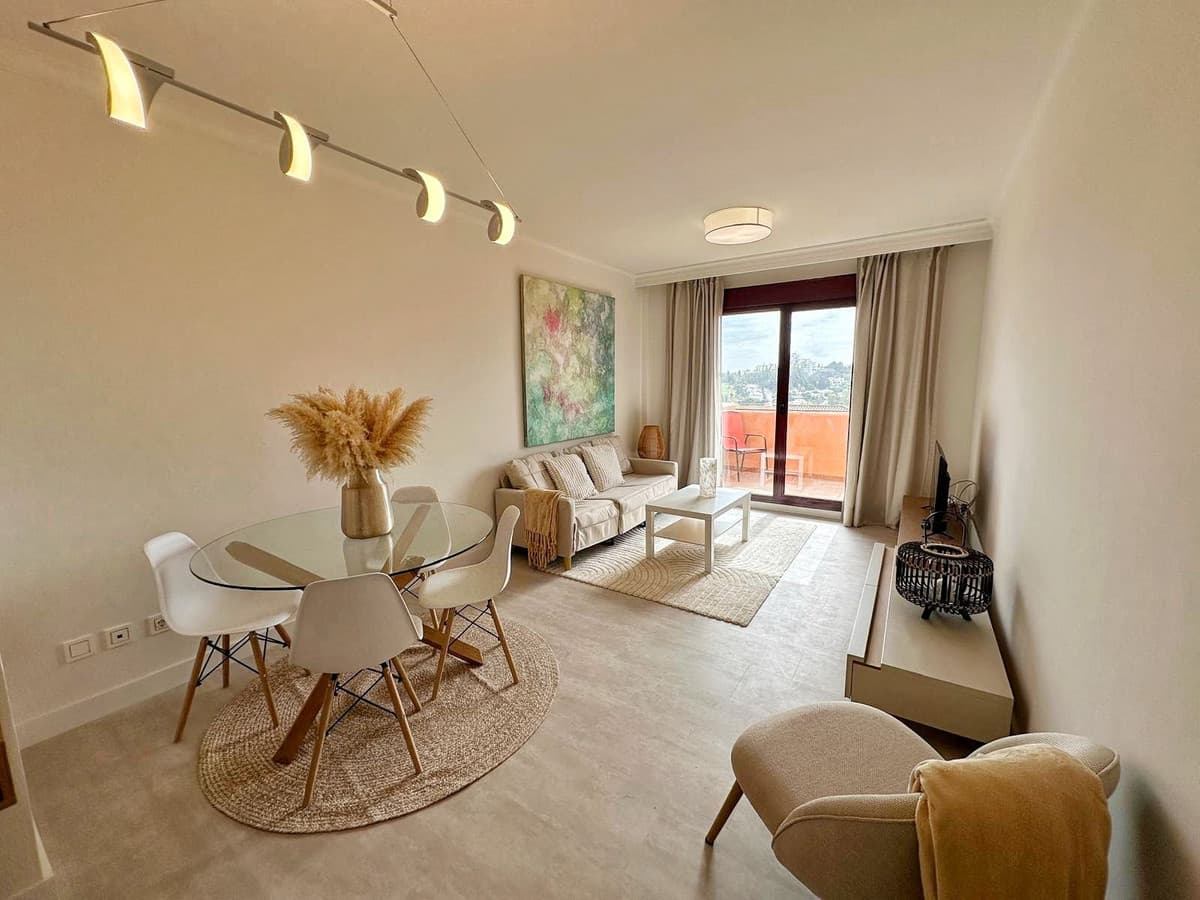 Middle Floor Apartment in El Paraiso — photo 4 of 10