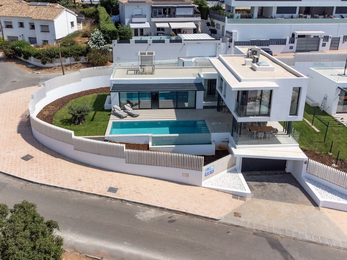 Detached Villa in El Chaparral — photo 1 of 10