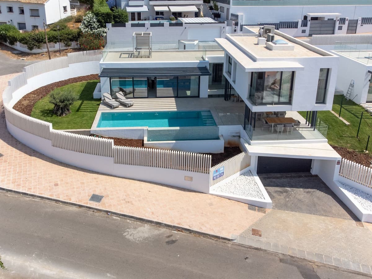 Detached Villa in El Chaparral — photo 3 of 10