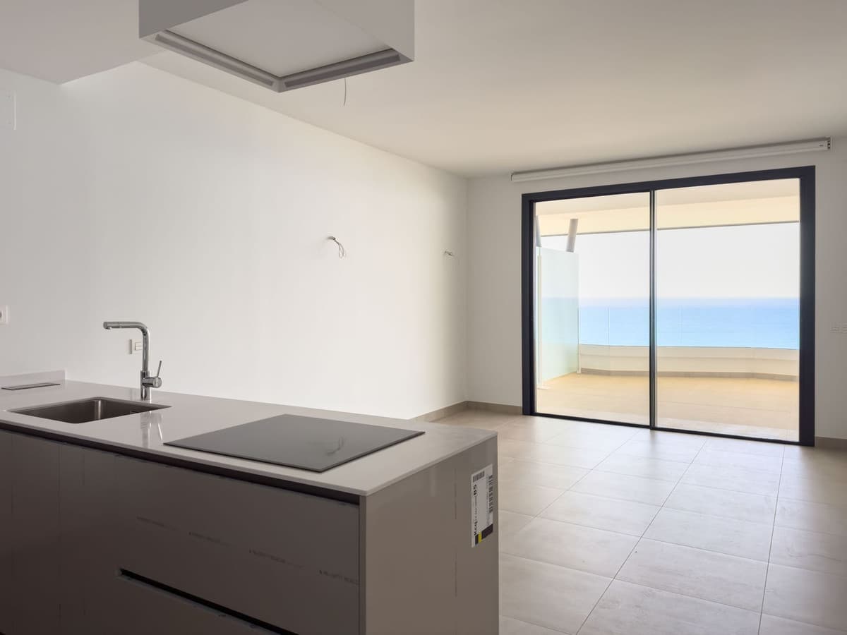 Middle Floor Apartment in Fuengirola — photo 3 of 10