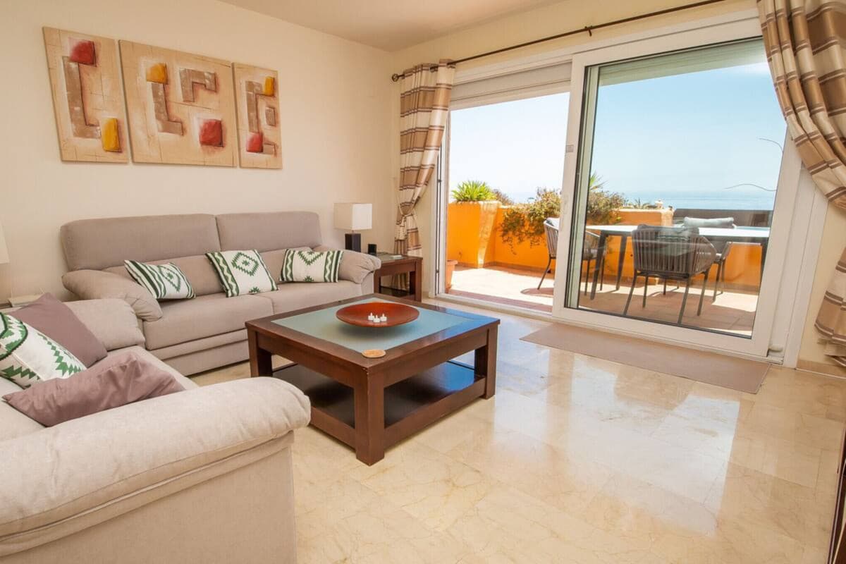 Middle Floor Apartment in La Duquesa — photo 3 of 10