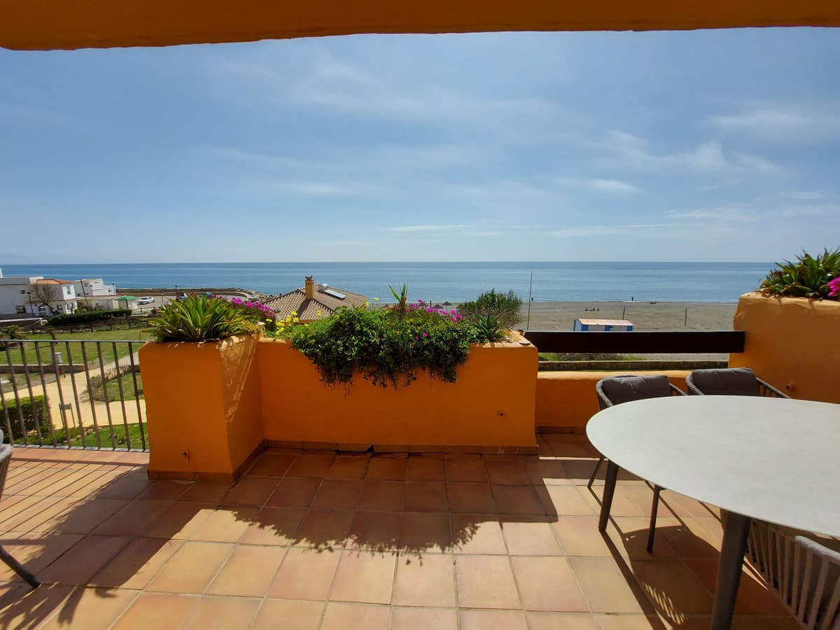 Middle Floor Apartment in La Duquesa — photo 7 of 10